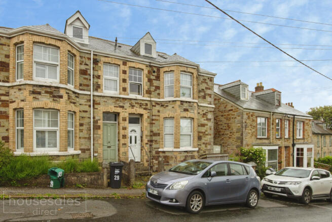 1 bed property, in 27 Castle Street, £80,000