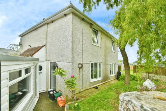 4 bed property, in Warfelton Crescent, £225,000