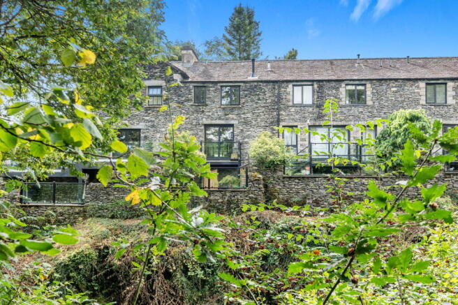2 bed property, in 2 Artlecrag, £280,000