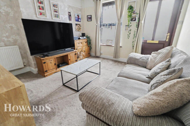 3 bed property, in East Road, £130,000