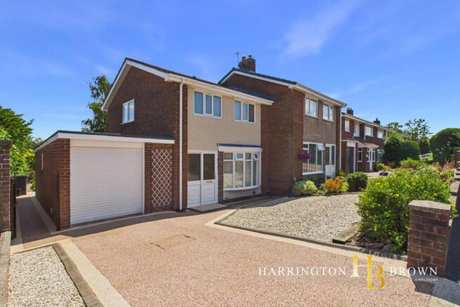 3 bed property, in Mount Park Drive, £265,000