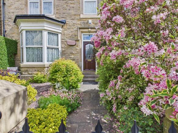 6 bed property, in Hartington Road, £700,000