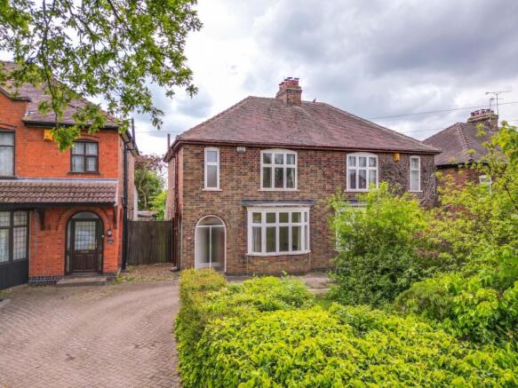 3 bed property, in Hinckley Road, £230,000