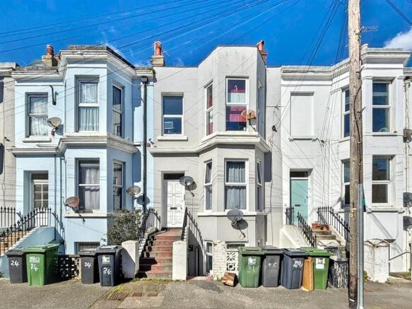 4 bed property, in Ceylon Place, £325,000