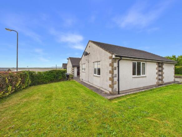 2 bed property, in The Island, £165,000