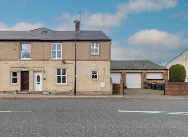 4 bed property, in Front Street, £299,950