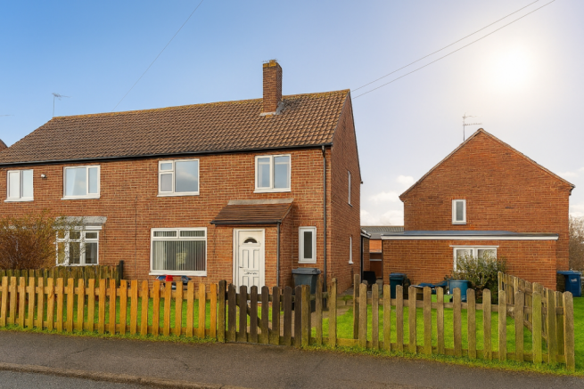 3 bed property, in Park Avenue, £115,000