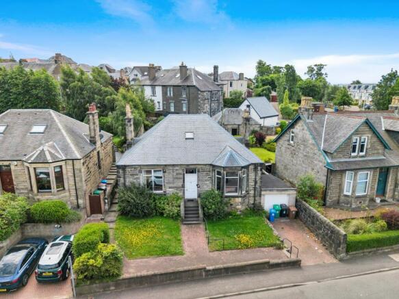 4 bed property, in Halbeath Road, £325,000
