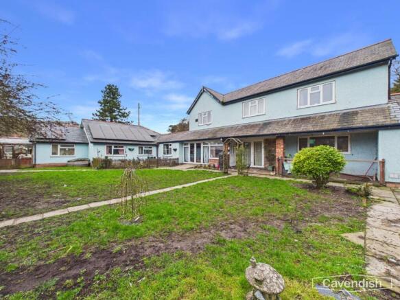 8 bed property, in Rhyd Y Goleu, £450,000