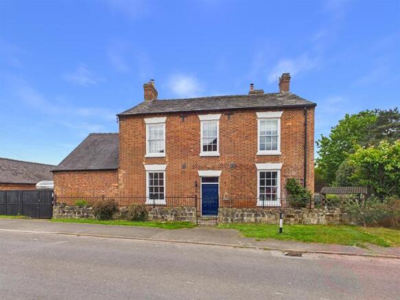 5 bed property, in Bridge Farm, £825,000