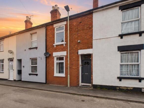 2 bed property, in St. Pauls Road, £185,000