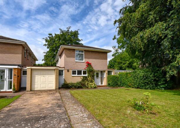 3 bed property, in 17 Dippons Mill Close, £375,000