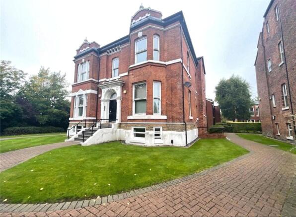 2 bed property, in 11a Mauldeth Road, £200,000