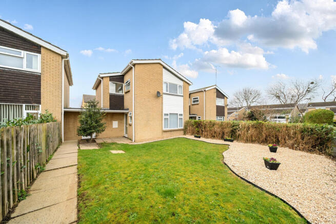 3 bed property, in Buckles Close, £518,000