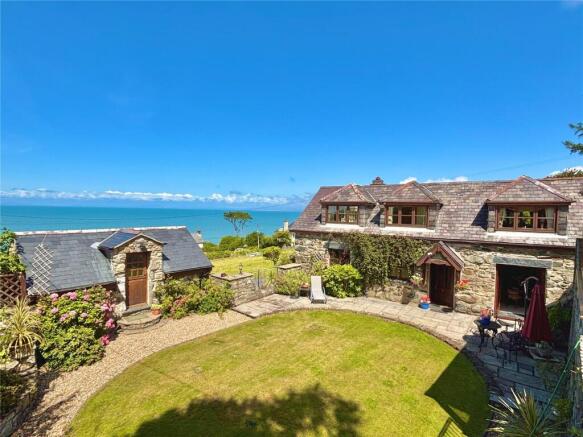3 bed property, in Llwyngwril, £595,000