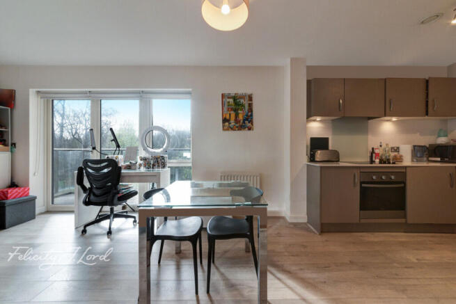 1 bed property, in St Clements Avenue, £425,000