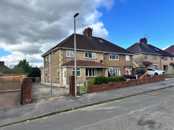 3 bed property, in Heol Hen, £175,000