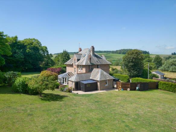 5 bed property, in Dorchester Road, £1,000,000
