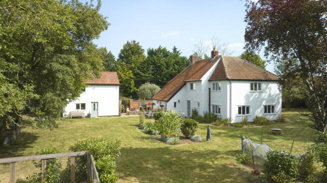 5 bed property, in Kennett, £850,000