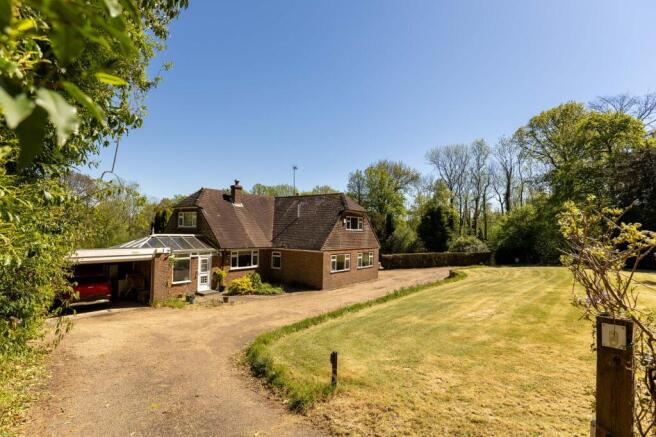 6 bed property, in Imberhorne Lane, £1,000,000