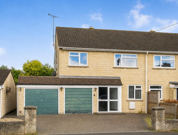 4 bed property, in Longford Road, £325,000