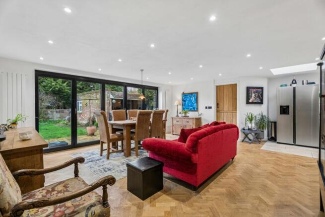 3 bed property, in 22-24 Common Road, £825,000