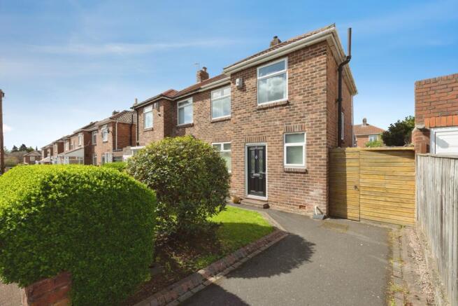 3 bed property, in Highwood Road, £160,000