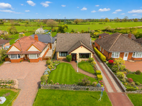 3 bed property, in Colleys Lane, £525,000