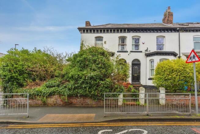 4 bed property, in Mauldeth Road, £380,000