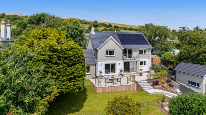 5 bed property, in Frogmore, £1,250,000