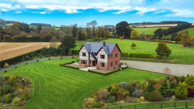 4 bed property, in Kinnerton, £825,000
