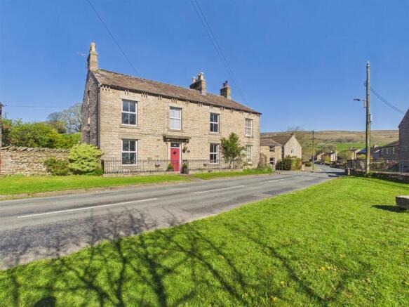 4 bed property, in Rook Hill, £425,000