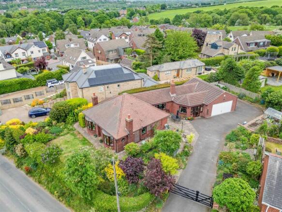 3 bed property, in Sandy Lane, £595,000