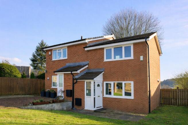 2 bed property, in Arden Close, £180,000
