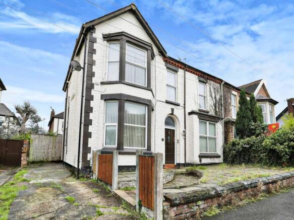 4 bed property, in Molineux Avenue, £325,000