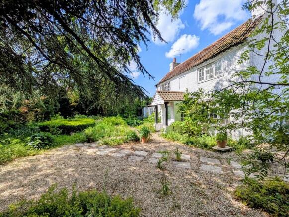 3 bed property, in Manor Cottage, £450,000