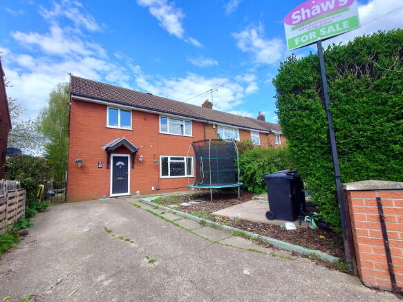3 bed property, in Victoria Avenue, £130,000