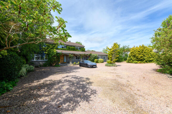 5 bed property, in Queen Street, £1,095,000