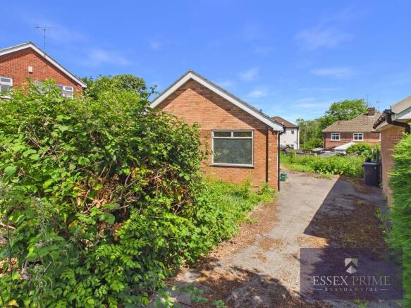 2 bed property, in Anne Potter Close, £190,000