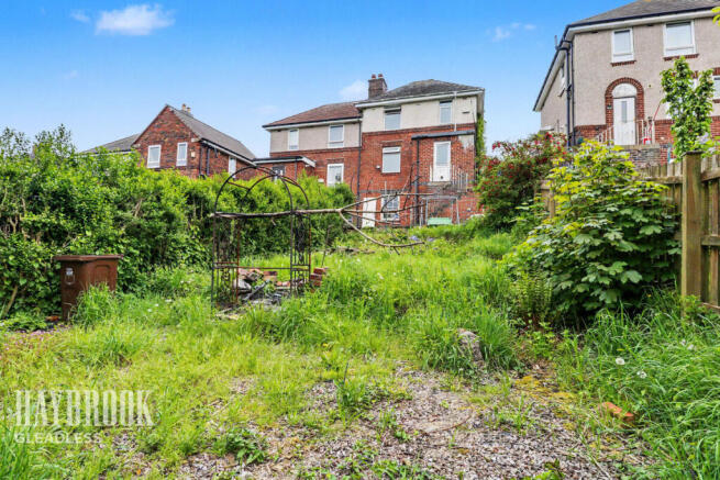 2 bed property, in Thornborough Road, £150,000