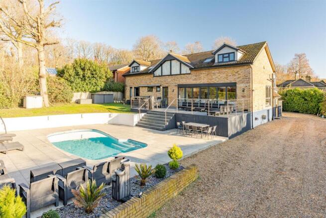6 bed property, in Canonsfield Road, £1,250,000