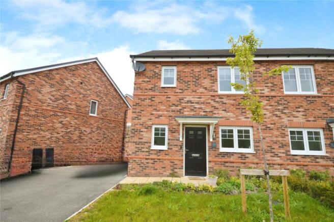 3 bed property, in Beryl Close, £190,000