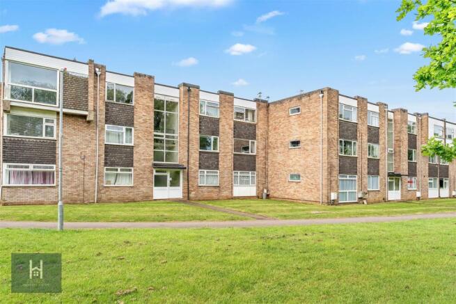 2 bed property, in Chargrove, £180,000