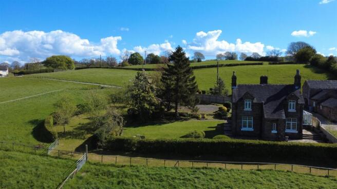3 bed property, in Reades Lane, £650,000