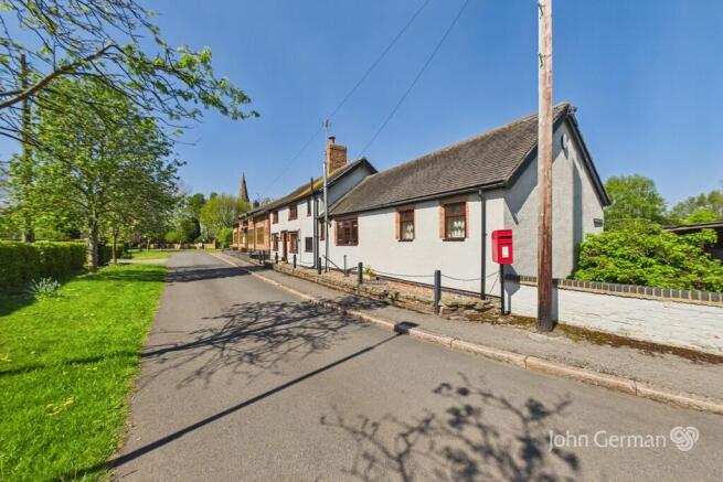 4 bed property, in Main Street, £500,000