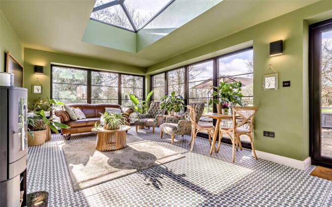 4 bed property, in Newton Road, £795,000