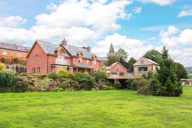 6 bed property, in Churchstoke, £900,000