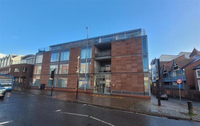 1 bed property, in Alexander Court, £140,000