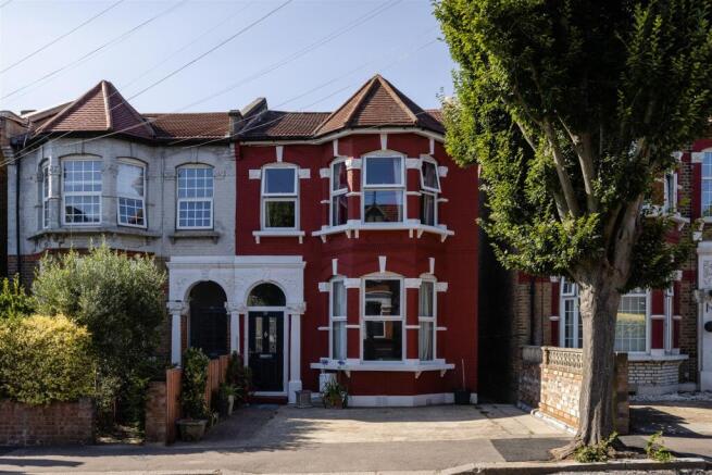 5 bed property, in Chadwick Road, £1,300,000