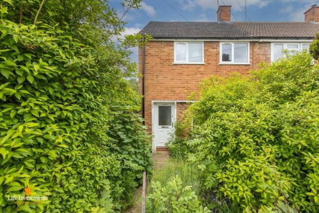 2 bed property, in Eden Road, £170,000